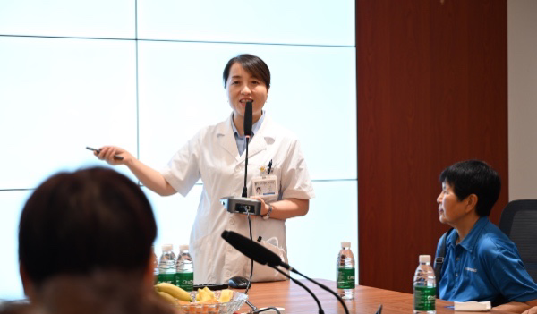 劉健娣科普講座現場。重慶南坪愛爾眼科醫院供圖