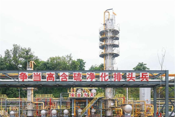 萬州分廠機器轟鳴。曾英豪攝