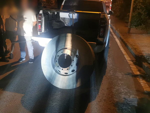 用于藏匿毒品的貨車備胎。巴南區公安分局供圖