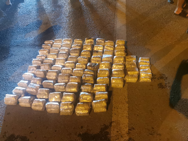 警方現場繳獲的毒品。巴南區公安分局供圖