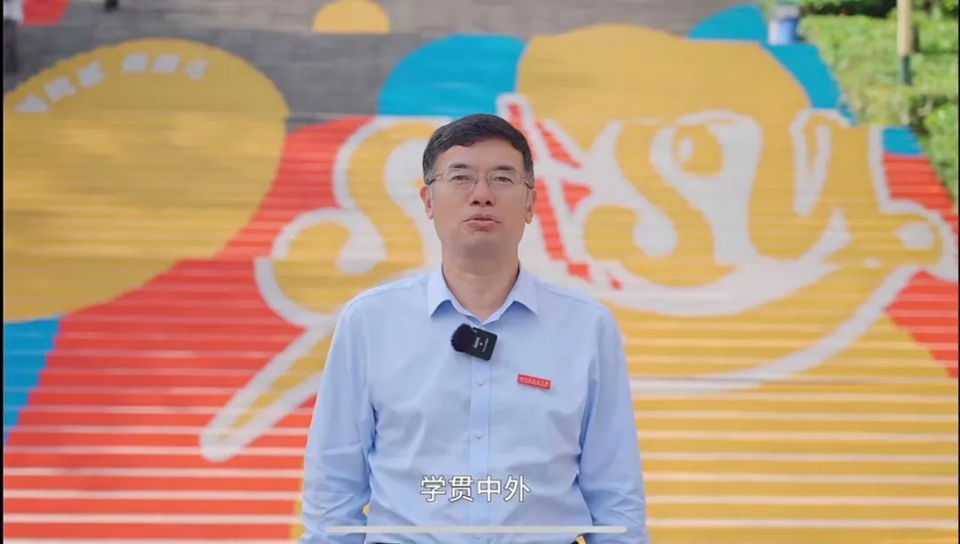 四川外國語大學校黨委書記鄒渝視頻寄語。四川外國語大學供圖