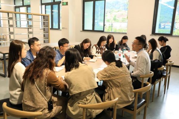 集體學習。川外科中供圖