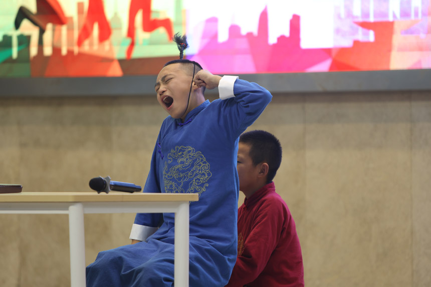 雙簧表演。重師附二小供圖