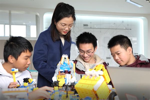 科創教育?？茖W城白市驛一中供圖