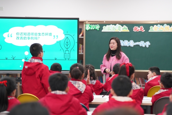 學校黨總支書記帶頭上“大思政課”。四川外國語大學九龍坡區附屬小學校供圖