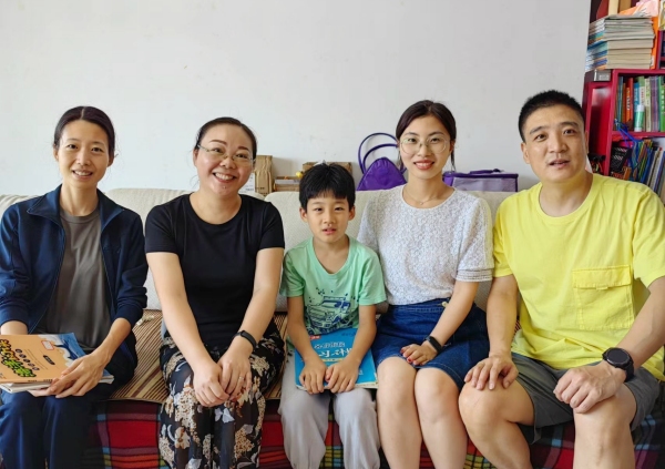 推進“百名黨員訪千家”活動。江北區鯉魚池小學供圖