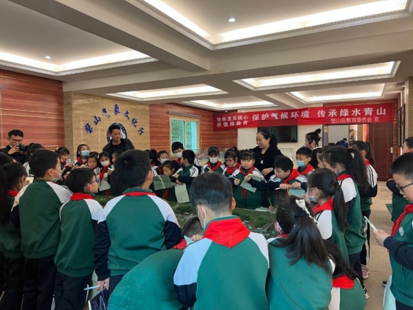 學生走進璧山氣象文化廳。 璧山區文星實驗小學校供圖