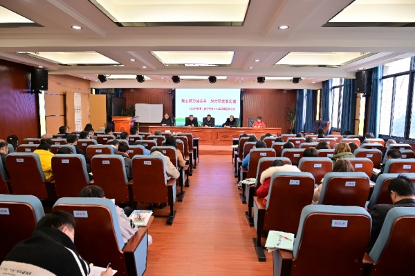 召開春季開學教師工作會。 璧山區璧泉初級中學校供圖