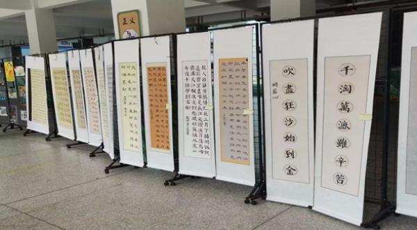 學生書法作品展示。 璧山區璧泉小學校供圖