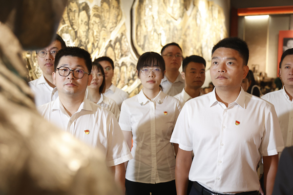 入黨第一課。沙坪壩區教委供圖