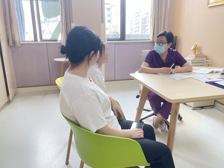 心理咨詢現場。重慶小米熊兒童醫院供圖