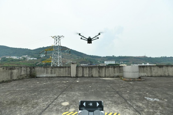 無人機起飛。王化全攝