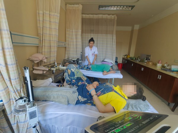 患者接受治療。重慶嘉華醫院供圖