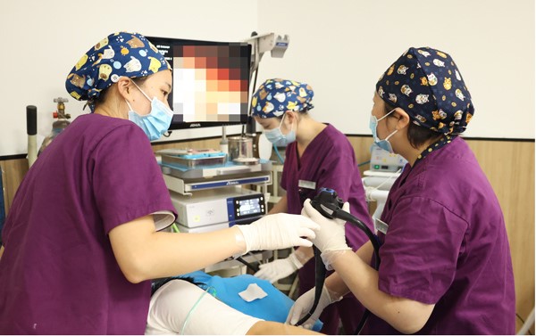 胃鏡檢查。重慶東大肛腸醫院供圖