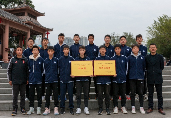 學校男子足球代表隊榮獲“2023年重慶市中小學生校園足球總決賽初中男子甲組二等獎”。武隆區實驗中學供圖
