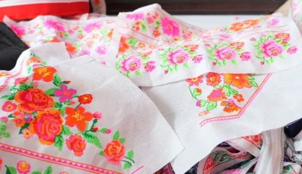 苗俗非遺工作室內的作品。重慶師范大學供圖