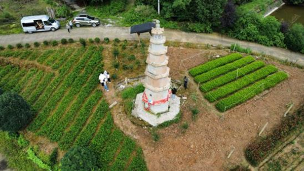 寶峰字庫塔調研現場。四川美術學院供圖