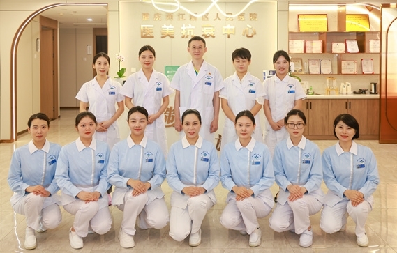 重慶兩江新區人民醫院醫美抗衰中心的整形美容碩博士醫護團隊。曾英豪攝