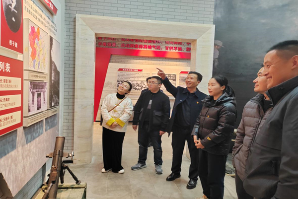 梁山初中主題黨日活動。梁山初中供圖