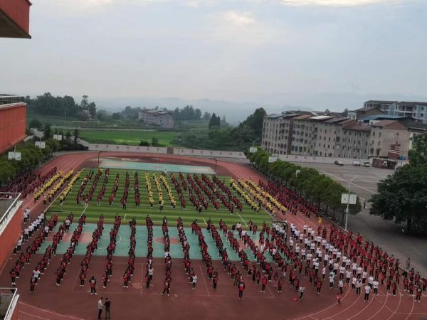 大課間體操活動?；⒊浅跫壷袑W供圖