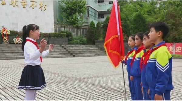 “紅領巾”社團開展宣講活動。重慶市南川區隆化第六小學校供圖