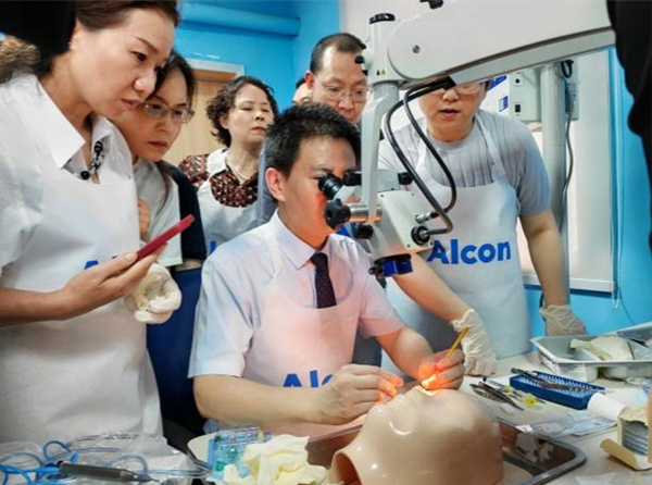 實操環節。重慶愛爾眼科醫院總院供圖