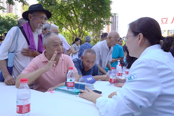 口腔義診。渝北區市場監管局供圖