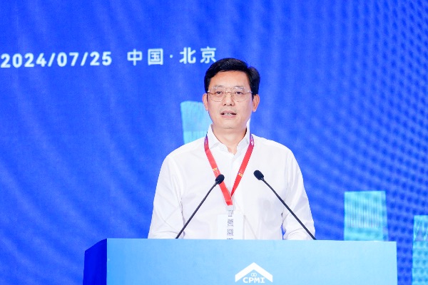 全國物業服務標準化技術委員會副主任、中國物業管理協會標準化建設專業委員會主任、新大正董事長李茂順發表主題演講。主辦方供圖