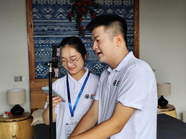 直播宣傳現場。重慶財經學院供圖