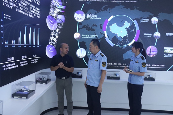 渝北區市場監管局負責人深入企業解難紓困。渝北區市場監管局供圖