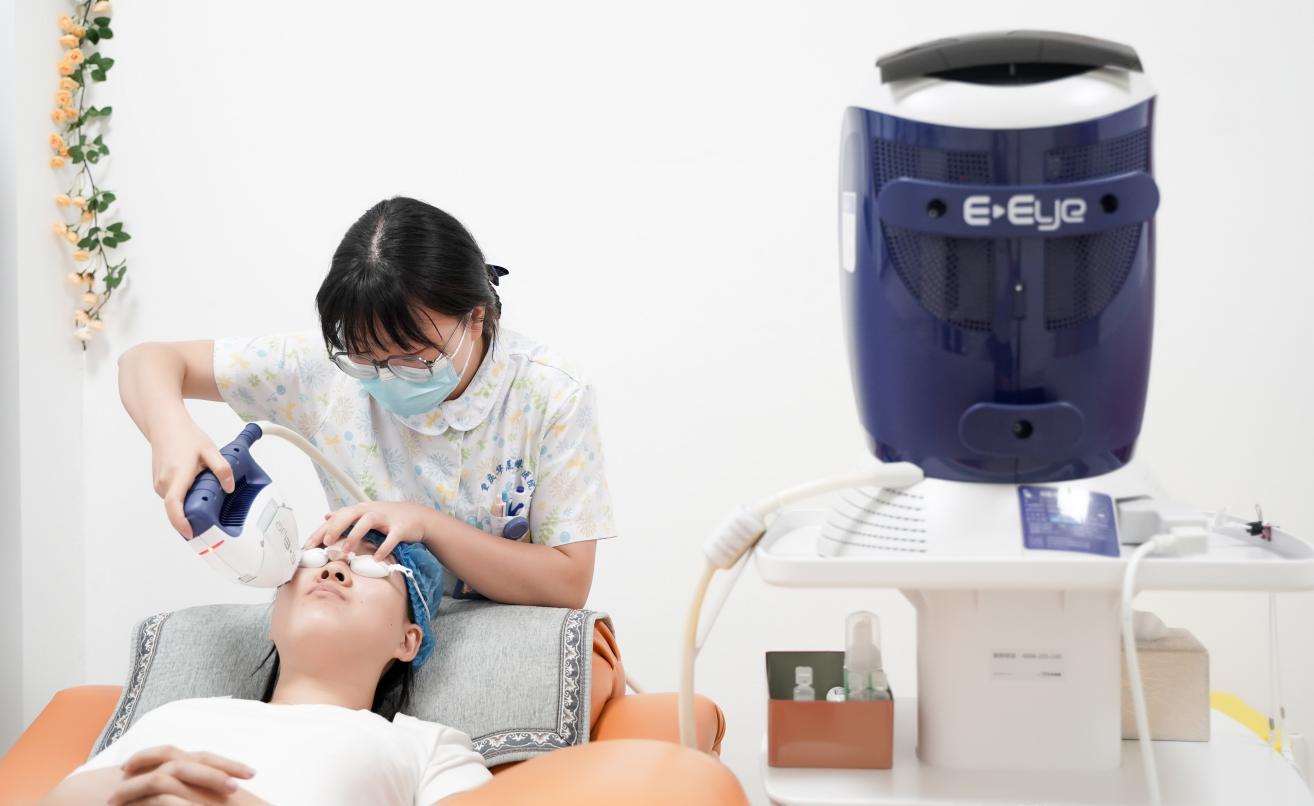 干眼癥治療。重慶華廈眼科供圖