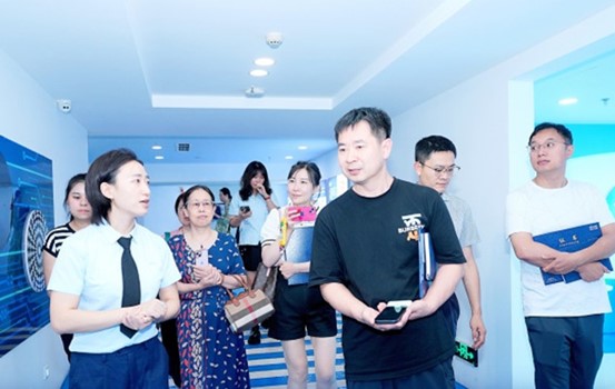 科普基地參觀。重慶愛爾眼科醫院總院供圖