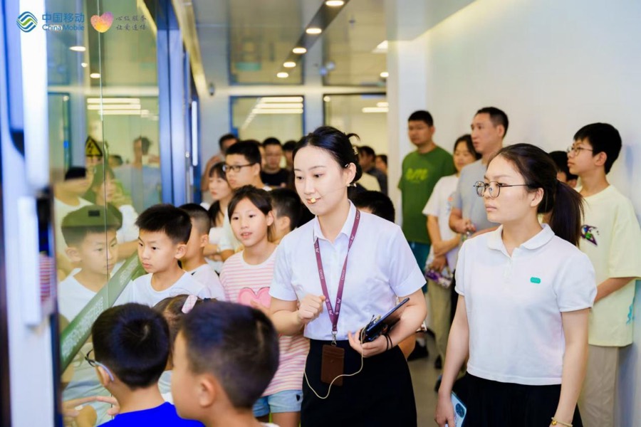 揭秘中國移動5G物聯網開放實驗室。重慶移動供圖