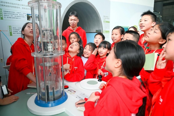 希望小學學生代表參加游學活動。平安人壽重慶分公司供圖