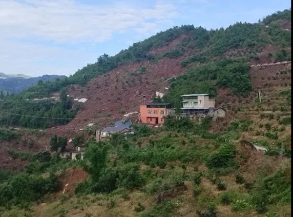 水田灣滑坡全貌。重慶市規劃和自然資源局供圖