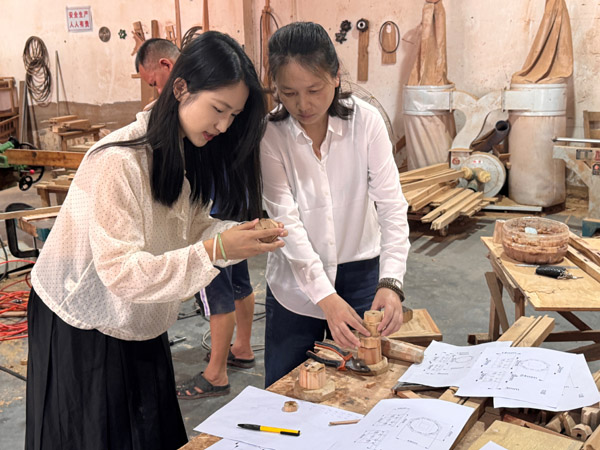 考察調研現場?；顒臃焦﹫D