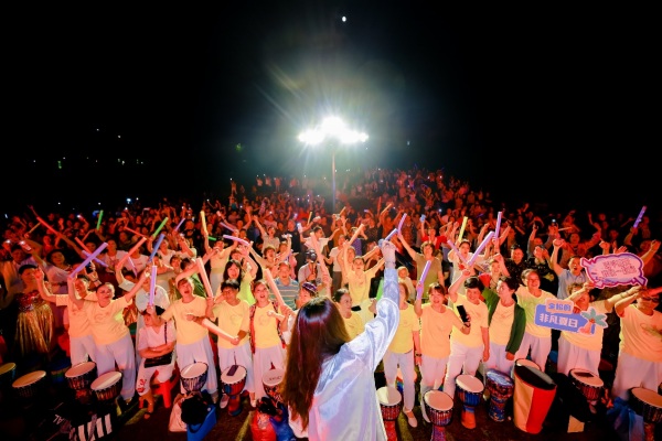 重慶萬盛星空音樂會活動現場氣氛熱烈。金科服務供圖