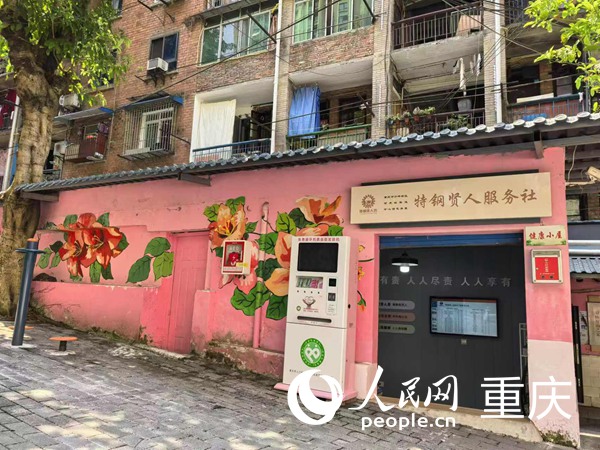 中心灣社區“花弄里”小區的涂鴉墻。人民網記者 馮文彥攝