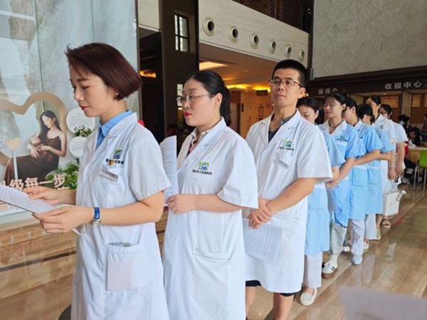 獻血活動現場。重慶東大肛腸醫院供圖