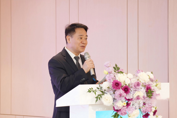 李富強致辭。重慶華美整形外科醫院供圖