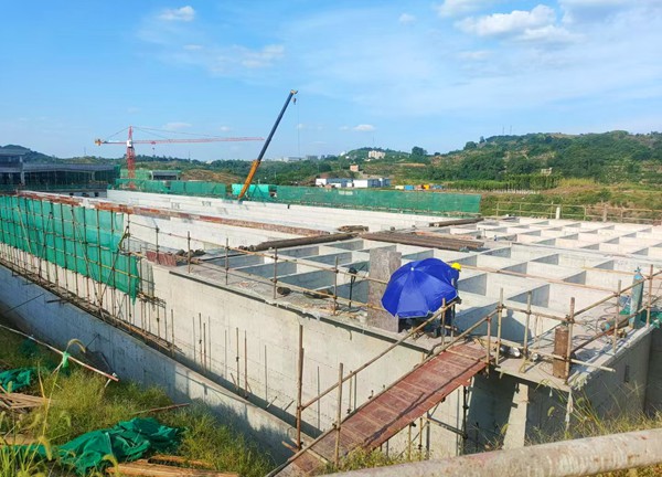 建設中的江津區新德感水廠（平流沉淀池）。重慶水務集團供圖