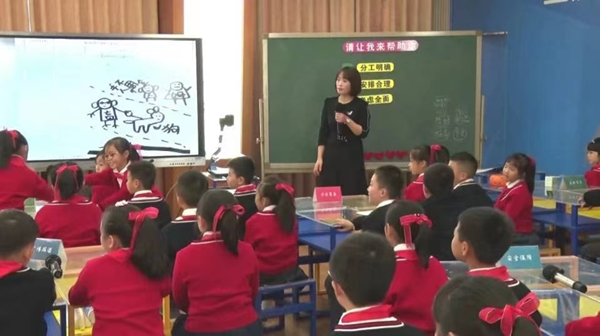 張高霞參加重慶市綜合實踐活動現場賽課。受訪者供圖