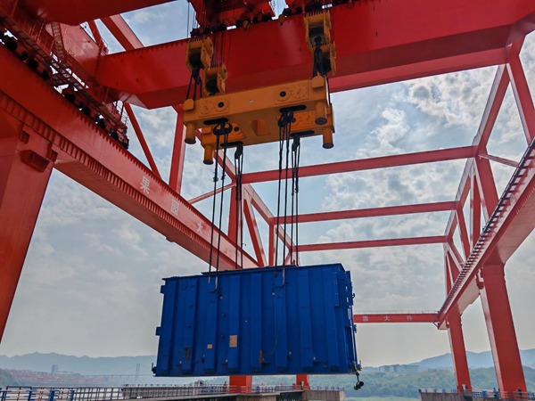 裝載啟運現場。重慶物流集團供圖