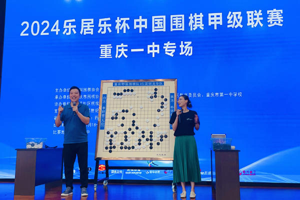 古力寄語圍棋隊員。實習生梁雨馨攝