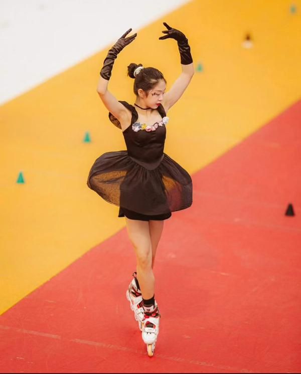 王安琪在比賽中。學校供圖