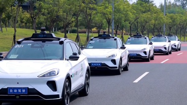 無人駕駛車輛在永川城區自動駕駛。國網重慶永川供電公司供圖