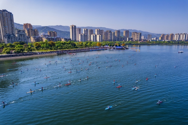 漢豐湖上“千帆”競。開州區委宣傳部供圖