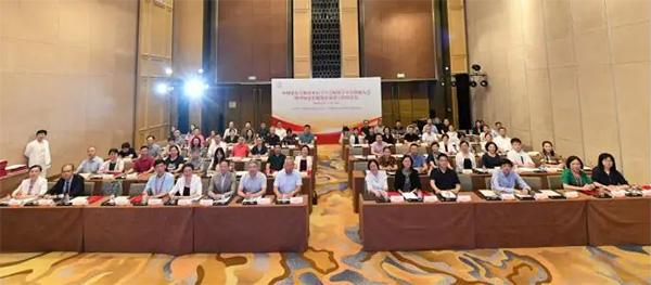 會議現場。華廈渝州眼科醫院供圖