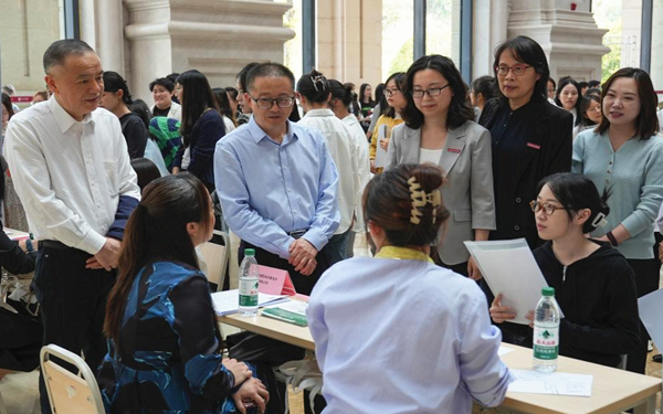 招聘會現場。重慶財經學院供圖