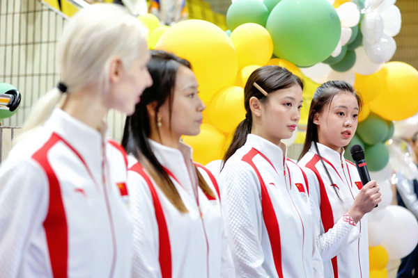 丁欣怡（右）回答提問。向詩佳攝